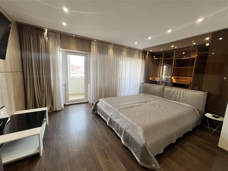 Apartament cu 4 camere decomandat, mobilat în Răcădău