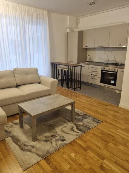 Apartament cu 3 camere decomandat, mobilat în Parcul Carol