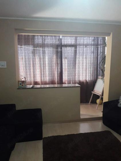 Apartament cu 2 camere semidecomandat în Craiovei