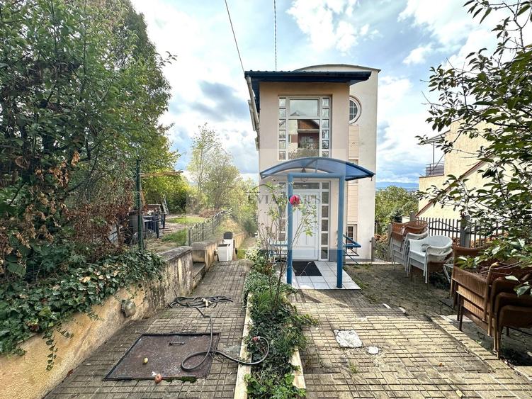 Casă individuală cu 4 camere cu Canalizare în Gruia