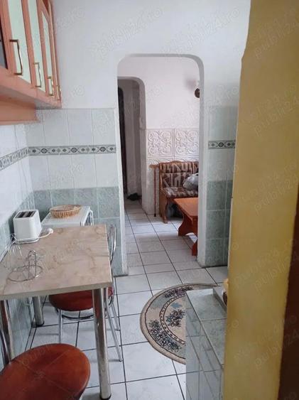 Apartament cu 3 camere semidecomandat în Traian