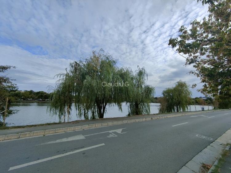 Teren cu deschidere la lacul Plumbuita