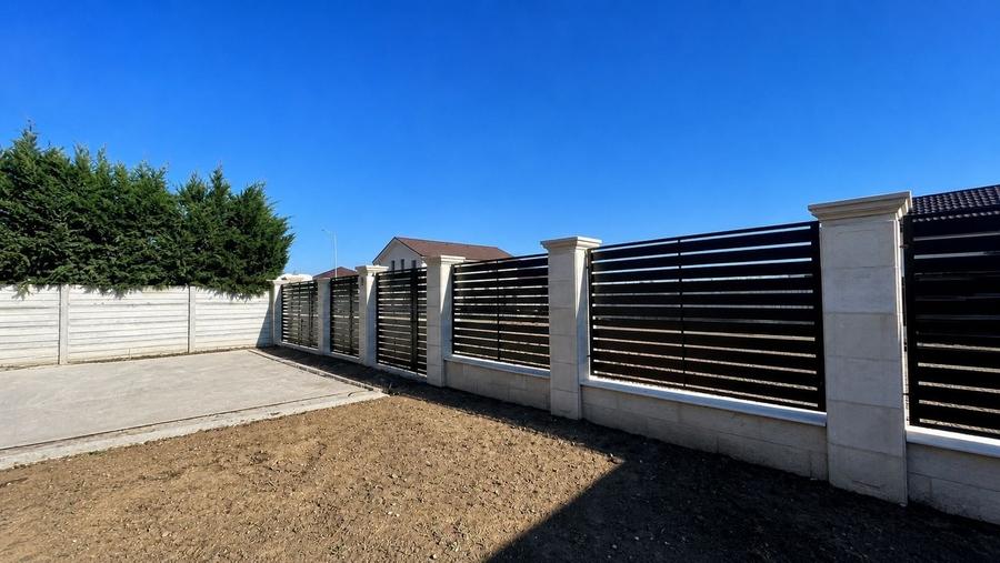 Casă individuală cu 6 camere cu Teren 667 Mp în Central