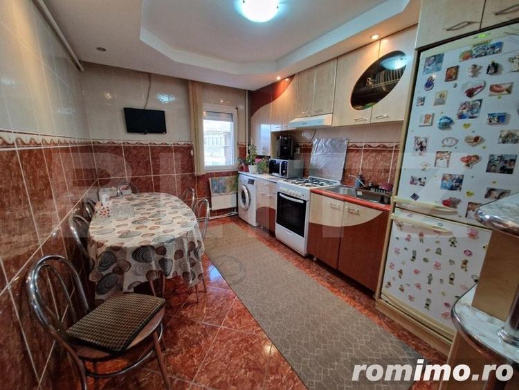 Apartament cu 3 camere decomandat în Ampoi 2
