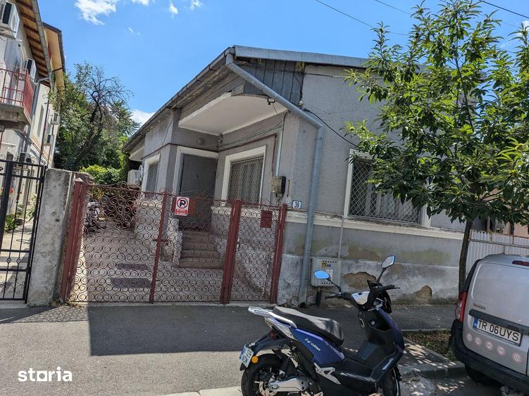 Casă cu 5 camere cu Teren 236 Mp în Crângași