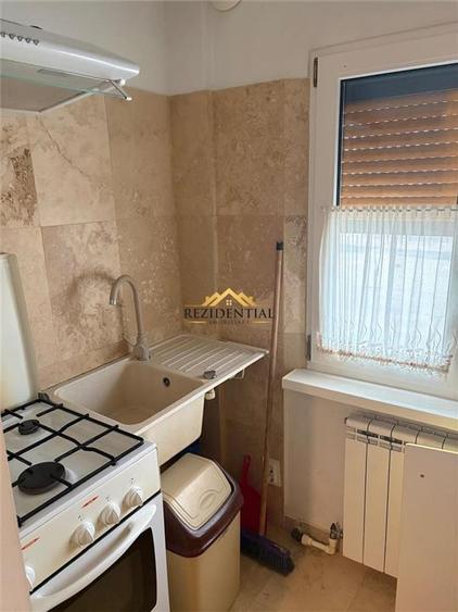 Apartament cu 2 camere decomandat, mobilat în Central