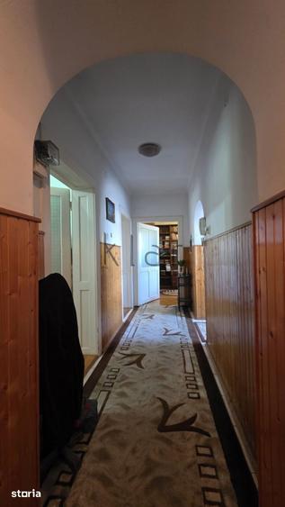 Casă cu 3 camere decomandat cu Canalizare în Gruia
