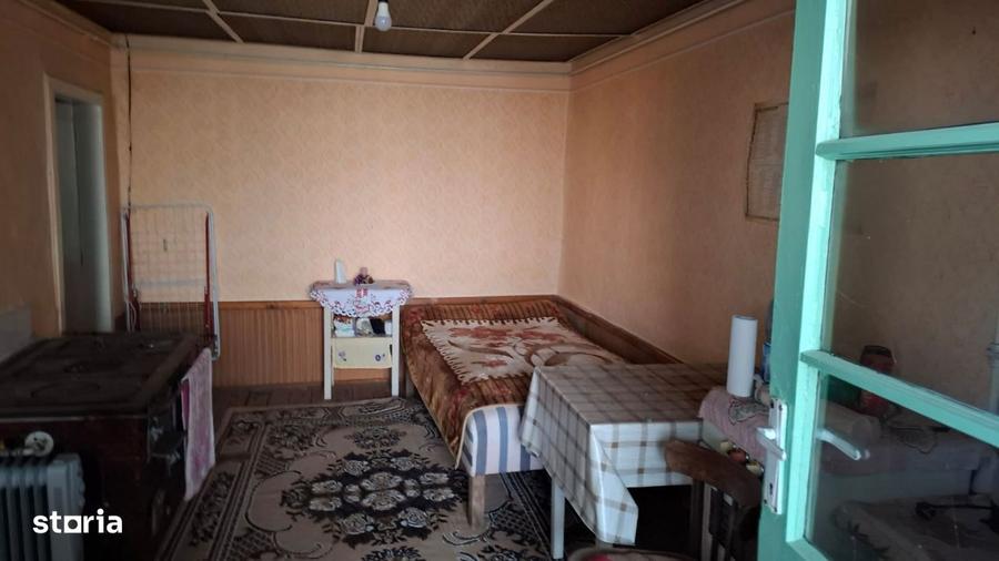 Casă cu 3 camere cu Teren 3600 Mp în Central