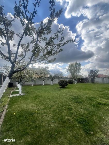 Casă cu 5 camere cu Teren 1098 Mp în Vladimirescu