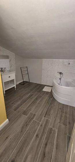 Casă cu 5 camere cu Teren 600 Mp în Central