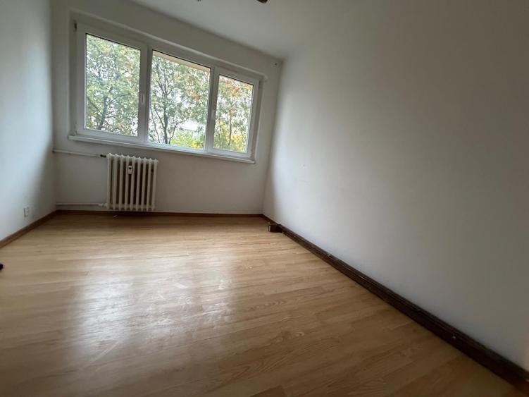 Apartament cu 3 camere semidecomandat în Titan
