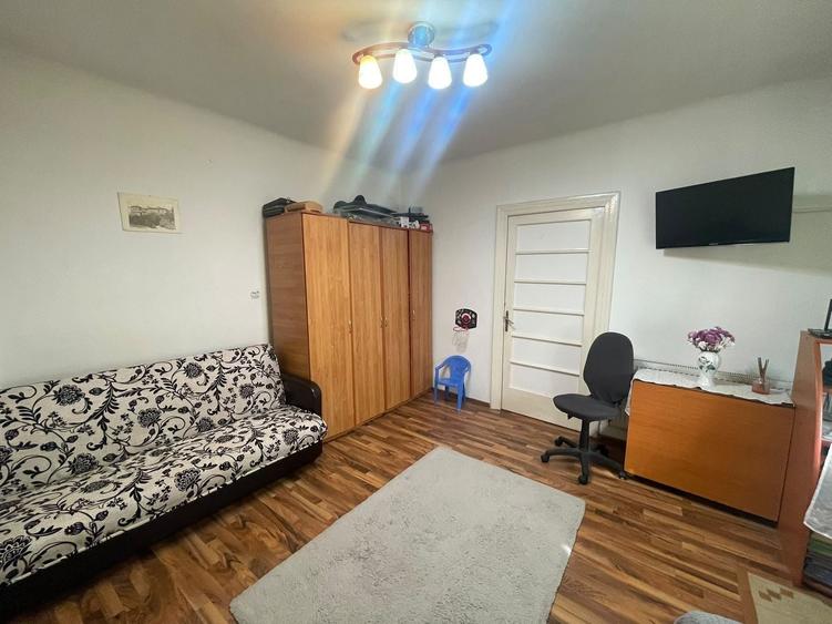 Apartament cu 4 camere semidecomandat, mobilat în Parcul Carol