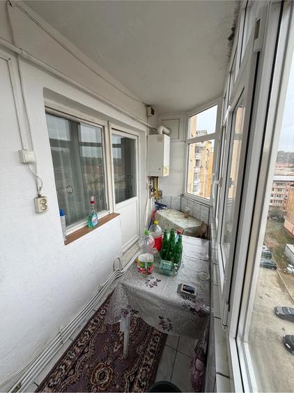 Apartament cu 3 camere semidecomandat în Central