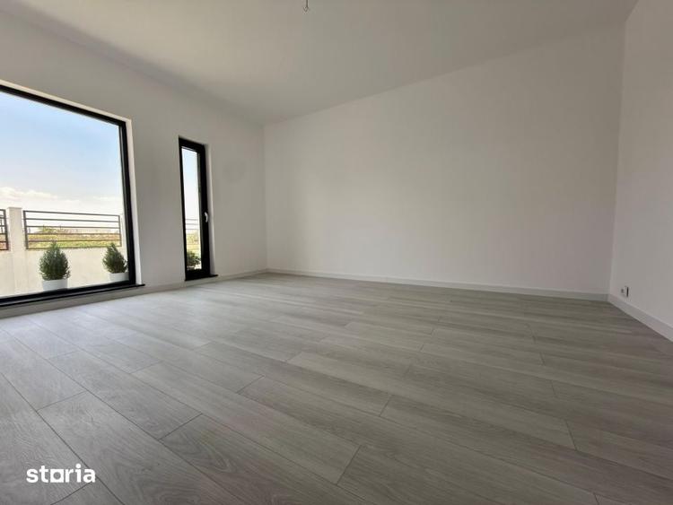 Casă cu 5 camere cu Teren 301 Mp în Cârcea