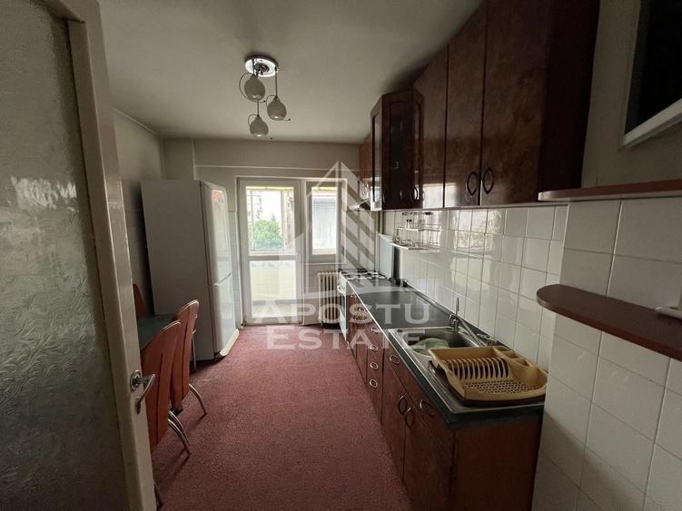 Apartament cu 3 camere decomandat, mobilat în Torontalului
