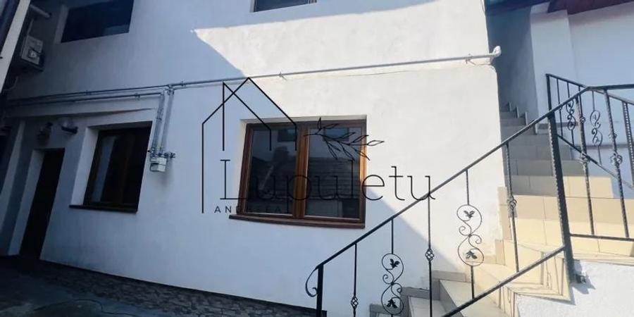 Casă cu 4 camere în Central
