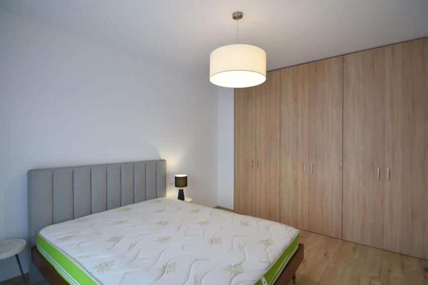 Apartament cu 3 camere semidecomandat, mobilat în Aradului