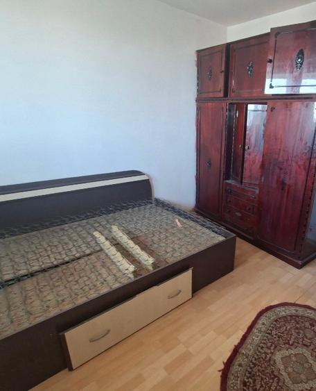 Apartament cu 3 camere decomandat în Drumul Taberei