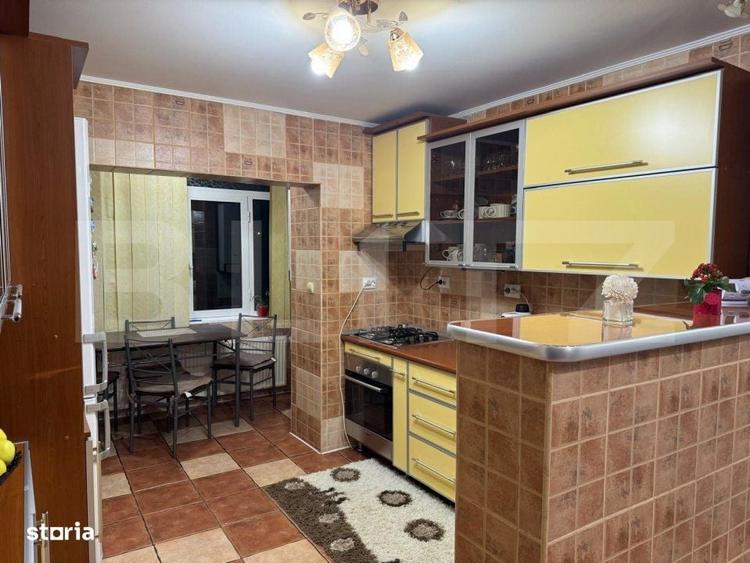 Apartament cu 3 camere semidecomandat în Obcini