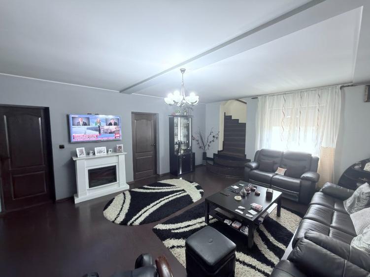 Casă cu 4 camere cu Teren 500 Mp în Central