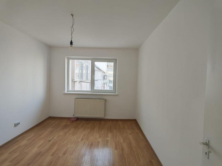 Apartament cu 3 camere semidecomandat în Zimbru