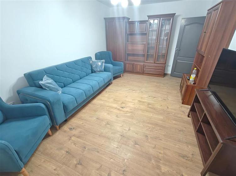 Apartament cu 3 camere decomandat, mobilat în Dacia