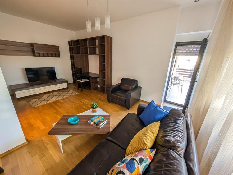 Apartament cu 3 camere, mobilat în Băneasa