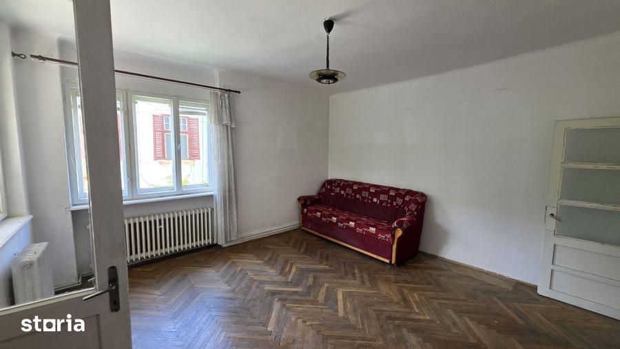 Apartament cu 4 camere în Sub Arini