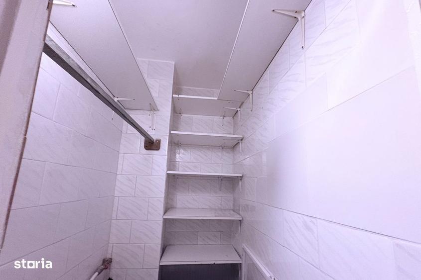 Apartament cu 3 camere semidecomandat în Tei