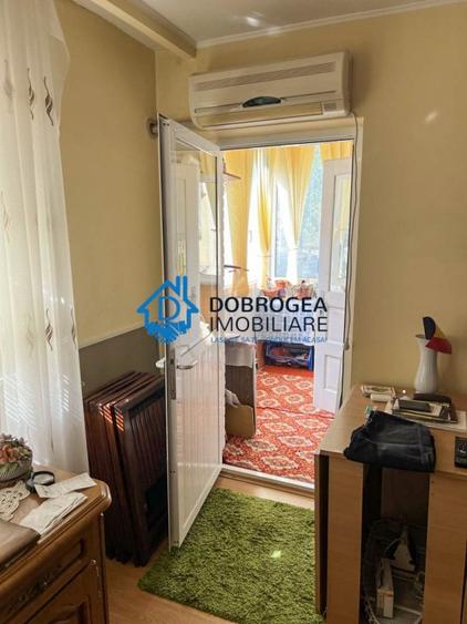 Apartament cu 2 camere decomandat în Peco