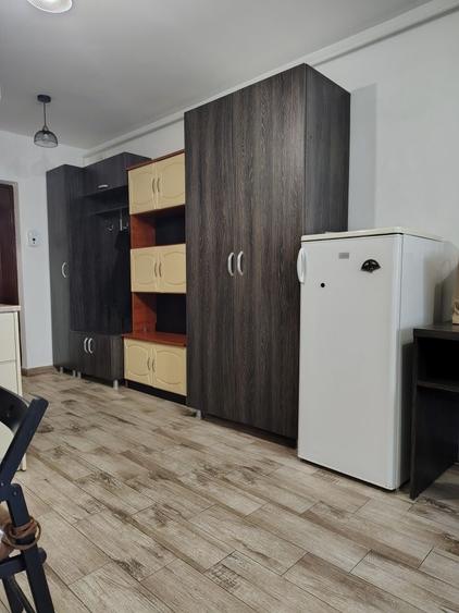Garsonieră decomandată în Central