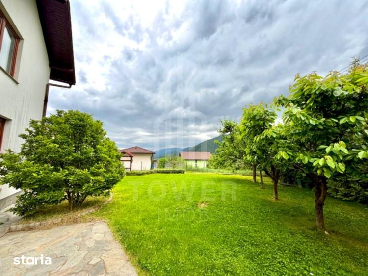 Casă cu 9 camere cu Teren 1300 Mp în Central