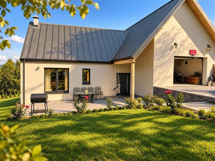 Casă individuală cu 3 camere cu Teren 2216 Mp în Exterior Est