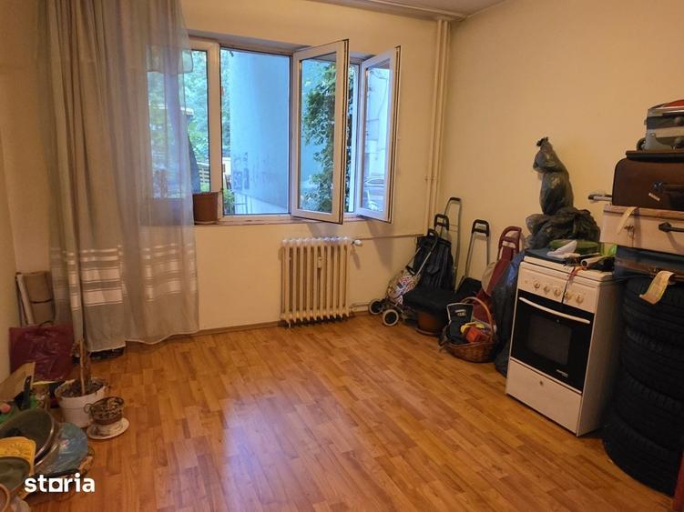 Apartament cu 3 camere decomandat în Dristor