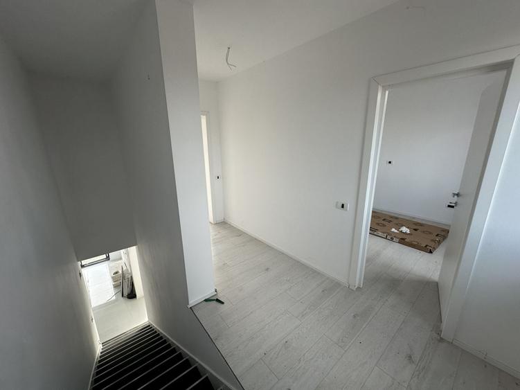 Duplex cu 5 camere cu Canalizare în Exterior Nord