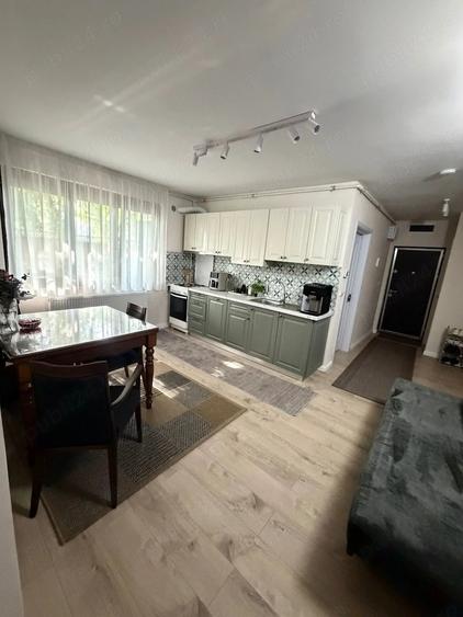 Apartament cu 3 camere semidecomandat în Micro 14