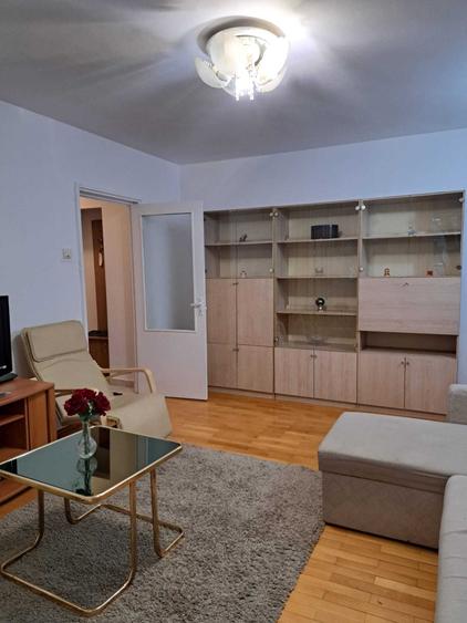 Apartament cu 3 camere semidecomandat în Cotroceni