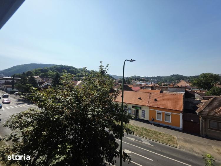 Apartament cu 2 camere semidecomandat în Tractorul