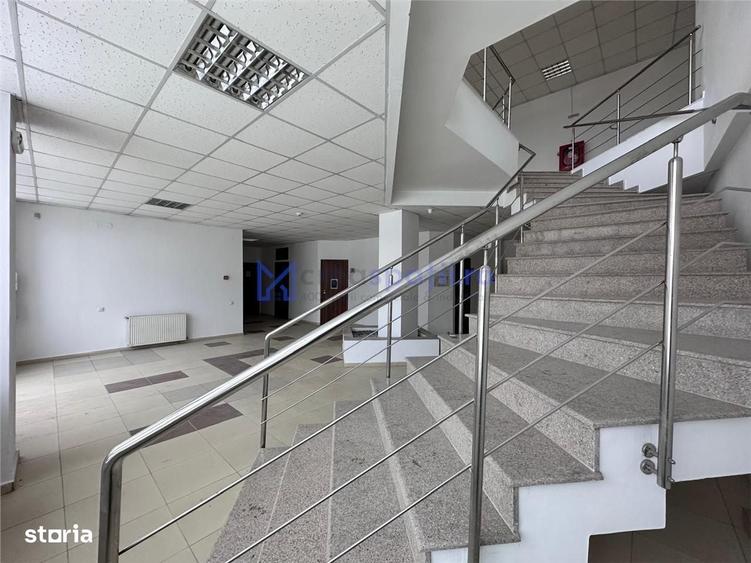 Spațiu comercial, de 500 mp, în Uricani