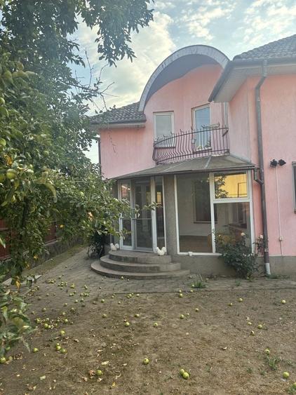 Casă cu 4 camere în Central