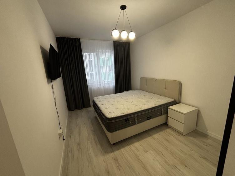 Apartament cu 2 camere decomandat în Roșu