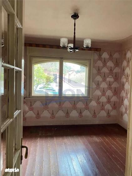 Apartament cu 3 camere semidecomandat în Decebal