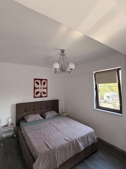 Apartament cu 3 camere semidecomandat în Dămăroaia