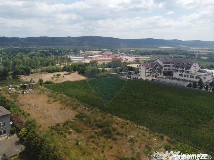 Teren de 500 mp, în Luna