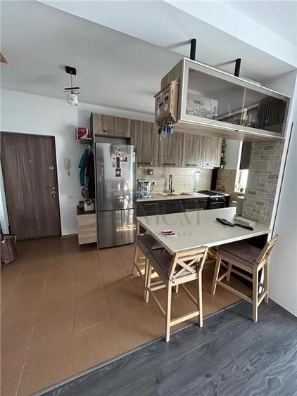 Apartament cu 2 camere semidecomandat, mobilat în Giroc