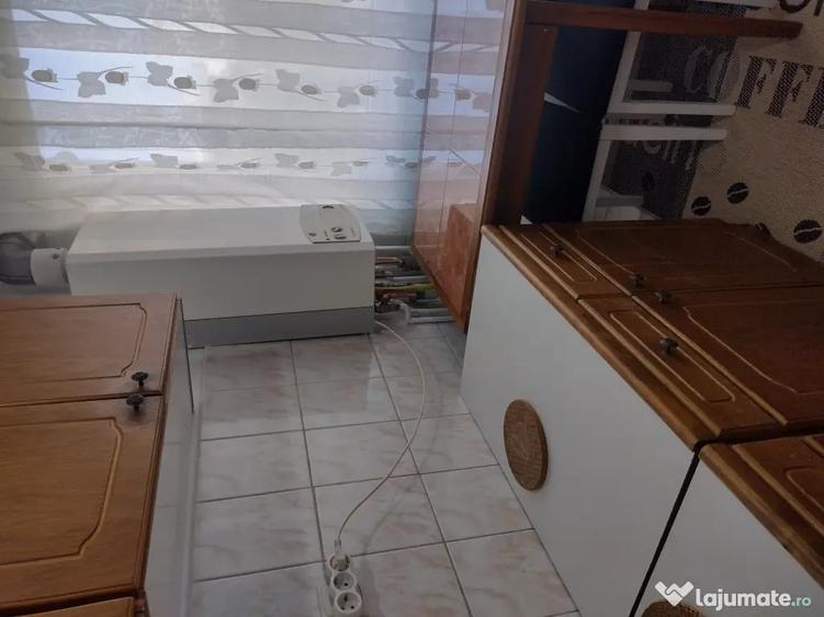 Apartament cu 2 camere decomandat în Podu Roș