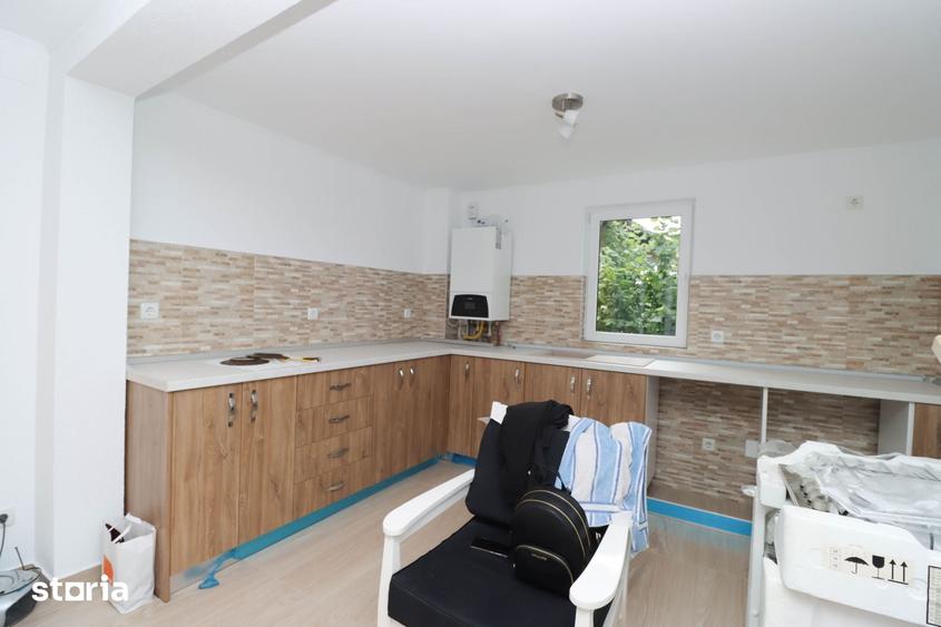 Casă cu 8 camere cu Teren 530 Mp în Zamora