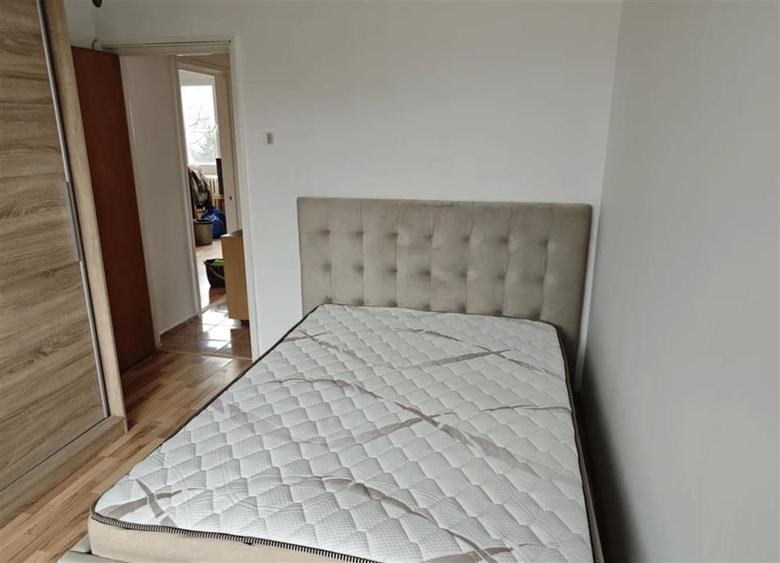 Apartament cu 3 camere semidecomandat, mobilat în Berceni