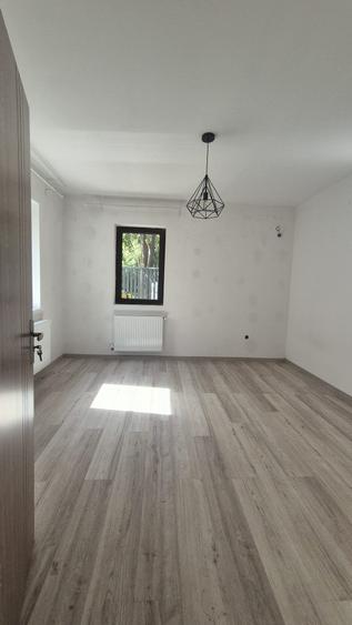 Casă individuală cu 3 camere cu Teren 200 Mp în Lacul Tei