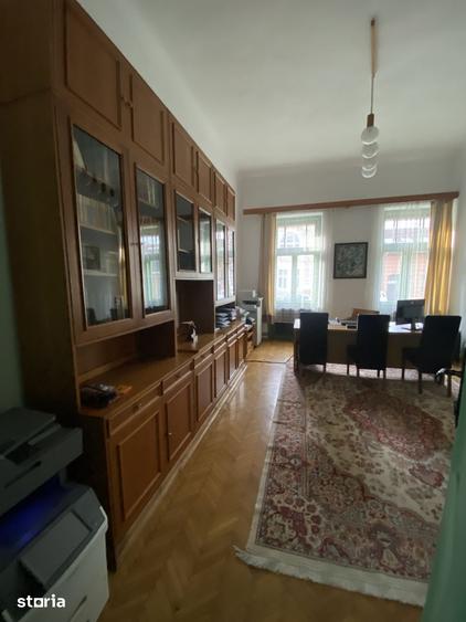 Casă cu 6 camere cu Teren 218 Mp în Central